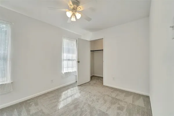$476,500 | 17 East Wandering Oak Drive, The Woodlands, TX 77381