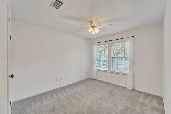 $476,500 | 17 East Wandering Oak Drive, The Woodlands, TX 77381