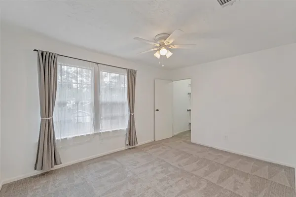 $476,500 | 17 East Wandering Oak Drive, The Woodlands, TX 77381