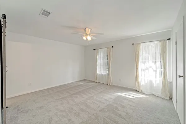 $476,500 | 17 East Wandering Oak Drive, The Woodlands, TX 77381