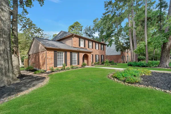 $476,500 | 17 East Wandering Oak Drive, The Woodlands, TX 77381