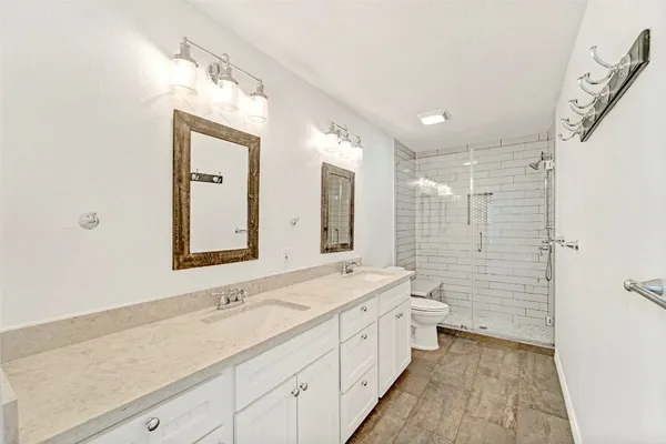 $476,500 | 17 East Wandering Oak Drive, The Woodlands, TX 77381