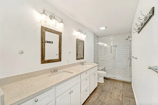 $476,500 | 17 East Wandering Oak Drive, The Woodlands, TX 77381