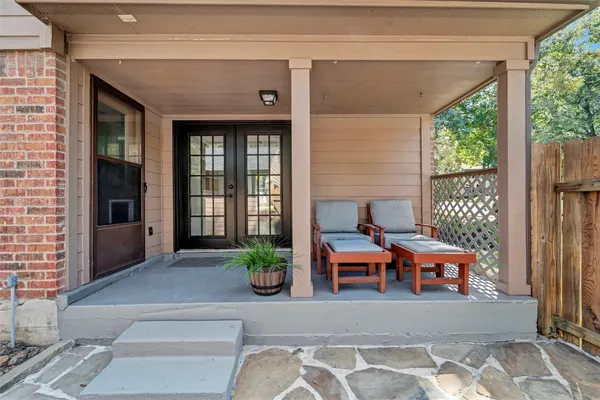 $476,500 | 17 East Wandering Oak Drive, The Woodlands, TX 77381