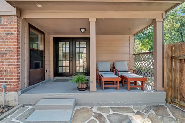 $476,500 | 17 East Wandering Oak Drive, The Woodlands, TX 77381