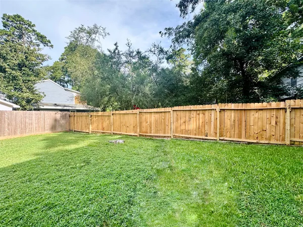 $476,500 | 17 East Wandering Oak Drive, The Woodlands, TX 77381