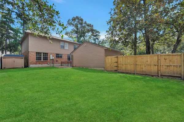 $476,500 | 17 East Wandering Oak Drive, The Woodlands, TX 77381