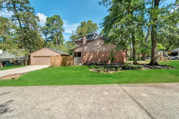$476,500 | 17 East Wandering Oak Drive, The Woodlands, TX 77381
