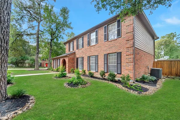 $476,500 | 17 East Wandering Oak Drive, The Woodlands, TX 77381