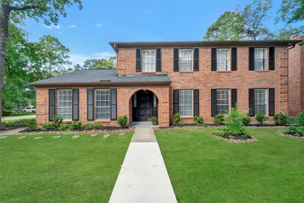 $476,500 | 17 East Wandering Oak Drive, The Woodlands, TX 77381