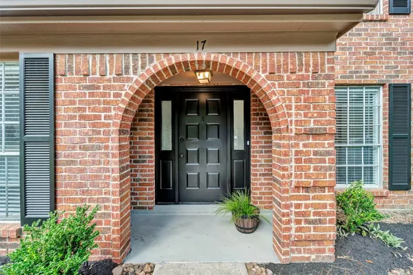$476,500 | 17 East Wandering Oak Drive, The Woodlands, TX 77381