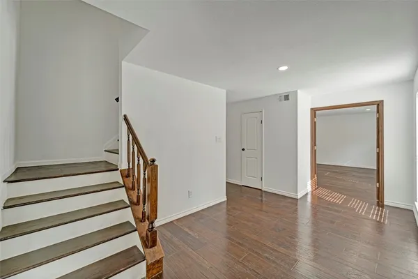 $476,500 | 17 East Wandering Oak Drive, The Woodlands, TX 77381