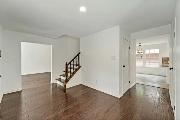 $476,500 | 17 East Wandering Oak Drive, The Woodlands, TX 77381