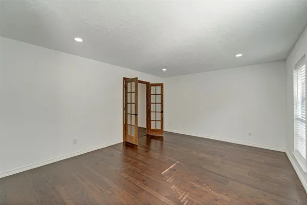 $476,500 | 17 East Wandering Oak Drive, The Woodlands, TX 77381