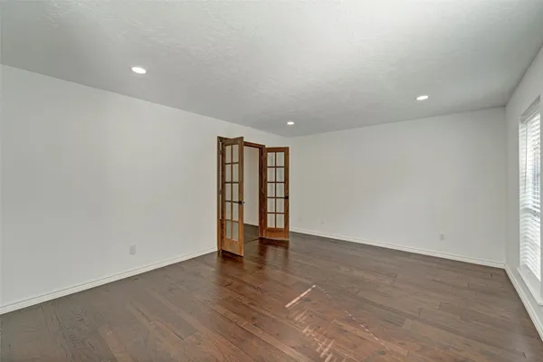 $476,500 | 17 East Wandering Oak Drive, The Woodlands, TX 77381