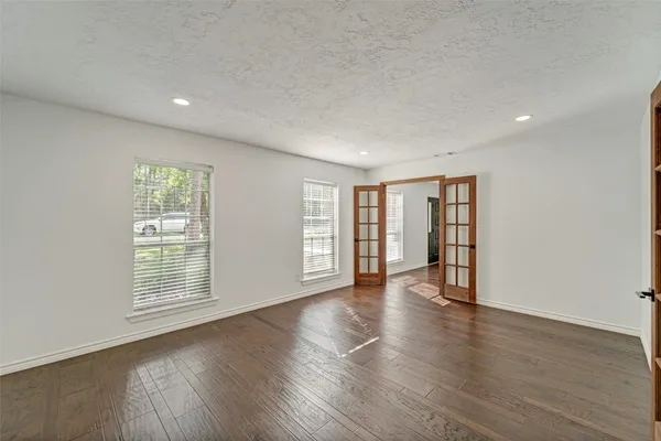 $476,500 | 17 East Wandering Oak Drive, The Woodlands, TX 77381