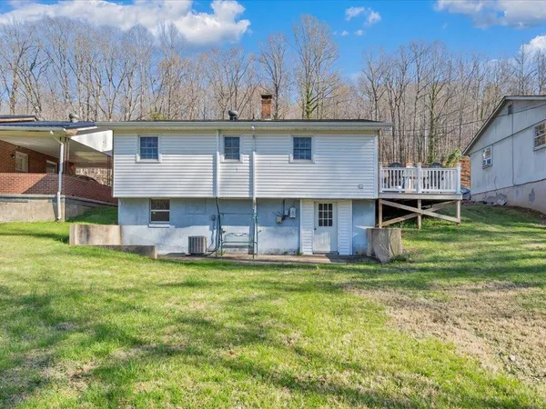 a view of a house with a backyard