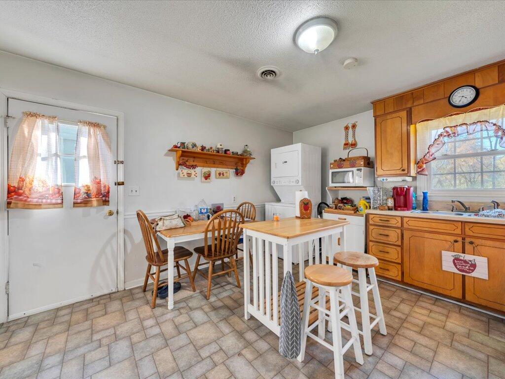 334 Miles Road Collinsville, VA 24078 - Photo 6 of 31 06-MIB01522