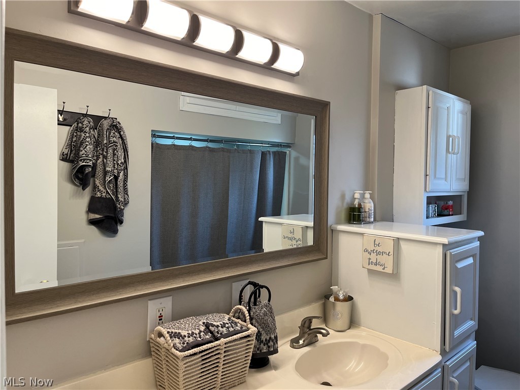 534 Overwood Road Akron, OH 44313 - Photo 20 of 30 Bathroom featuring vanity
