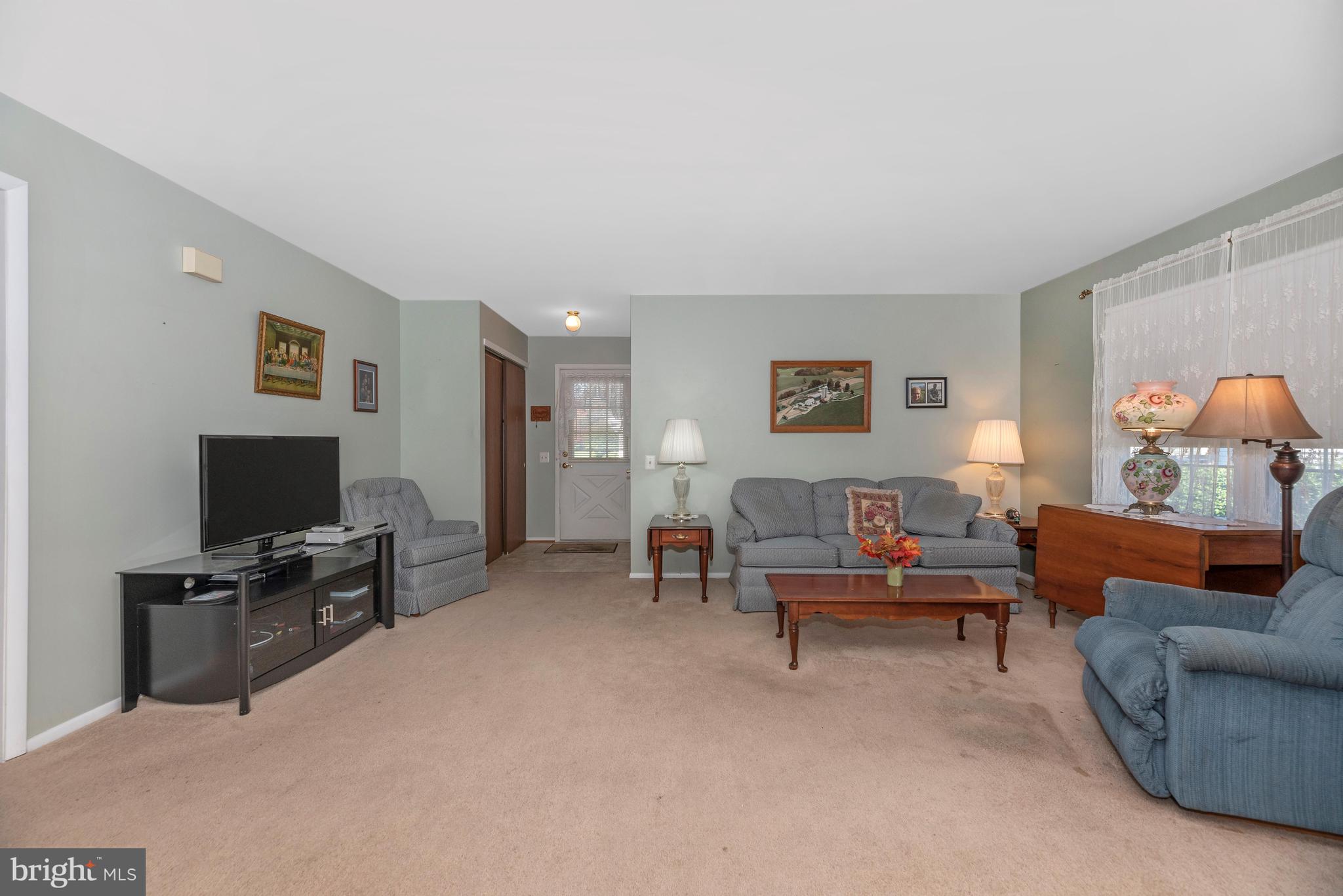 7067 Catalpa Road Frederick, MD 21703 - Photo 11 of 62 Living Room