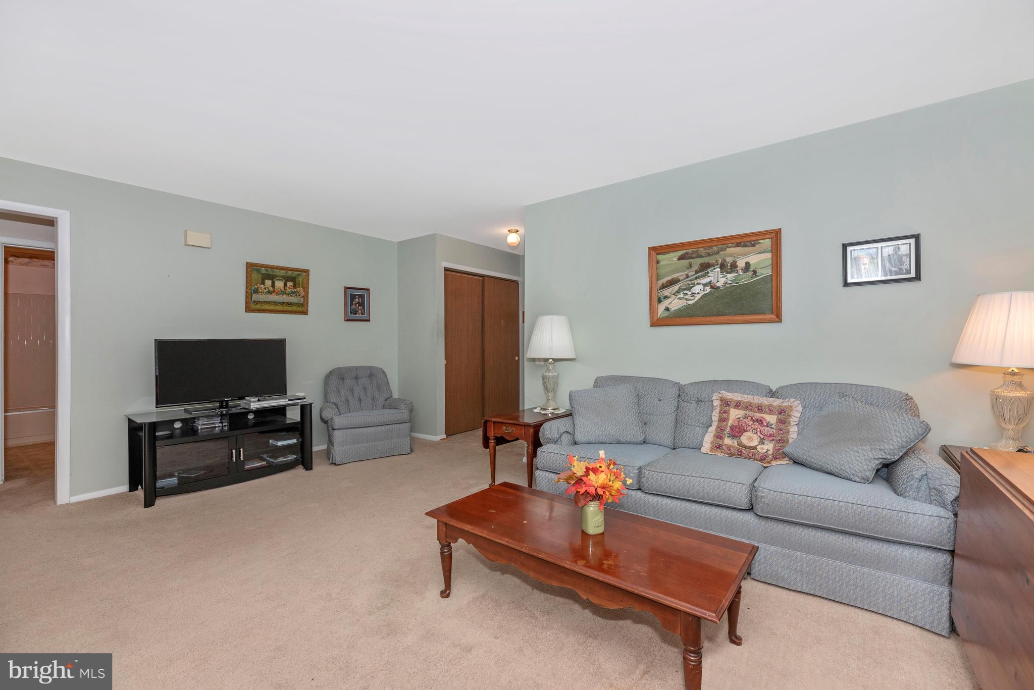 7067 Catalpa Road Frederick, MD 21703 - Photo 12 of 62 Living Room