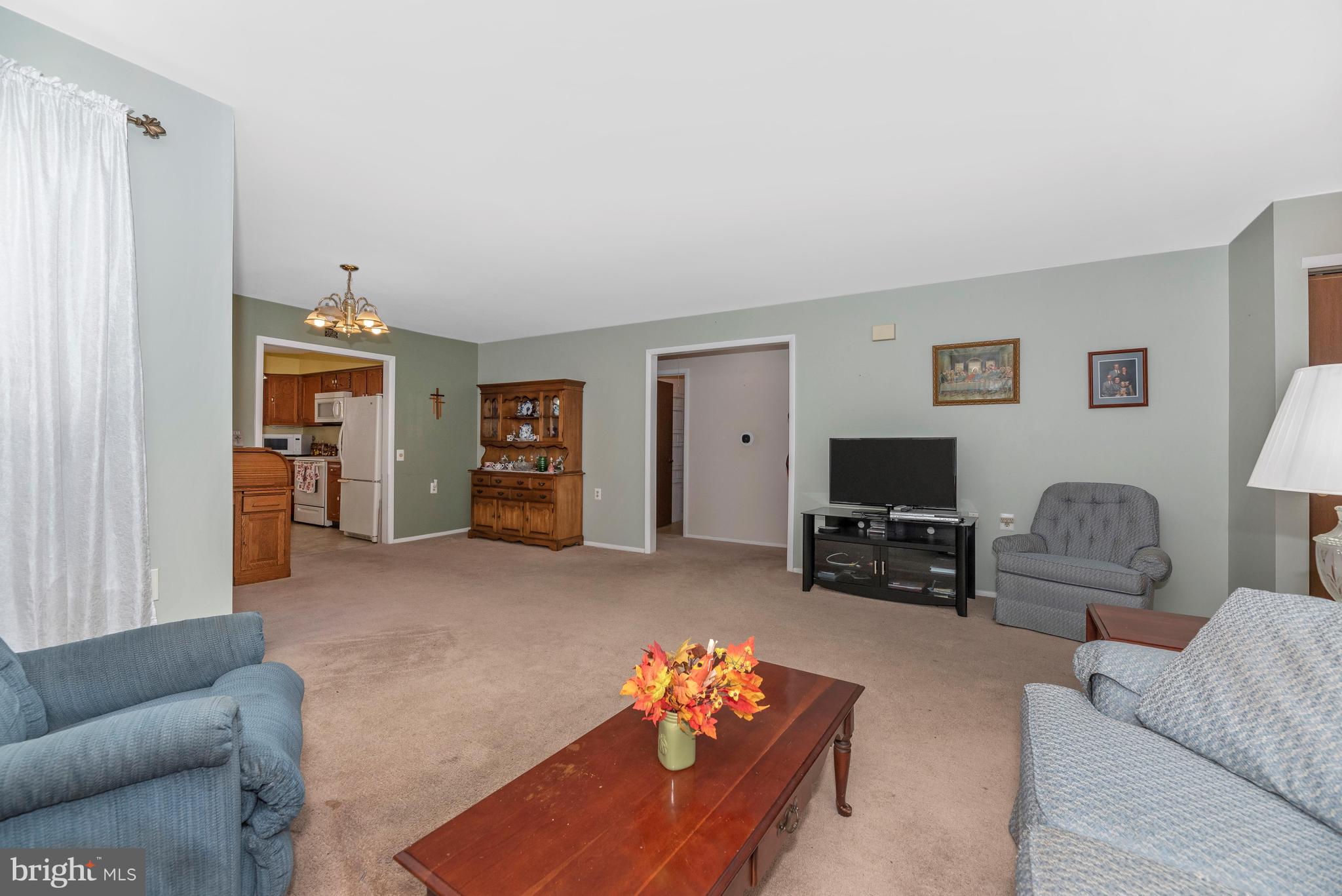 7067 Catalpa Road Frederick, MD 21703 - Photo 13 of 62 Living Room