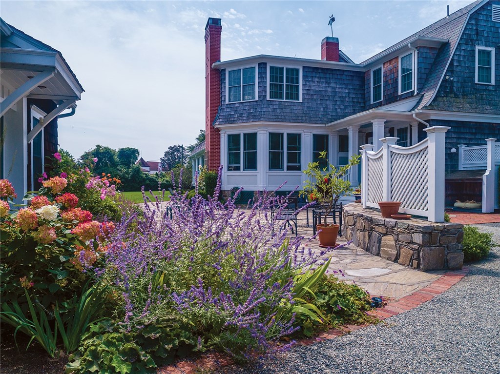 165 Boston Neck Road Narragansett, RI 02882 - Photo 5 of 40 Exterior View