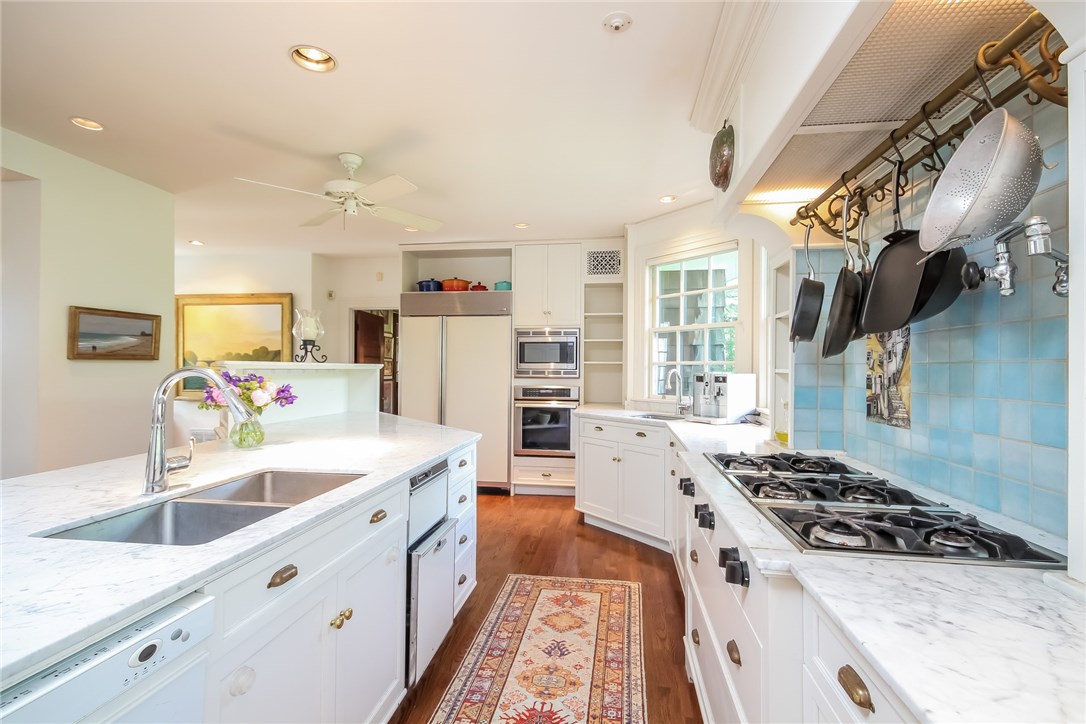 165 Boston Neck Road Narragansett, RI 02882 - Photo 7 of 40 Kitchen