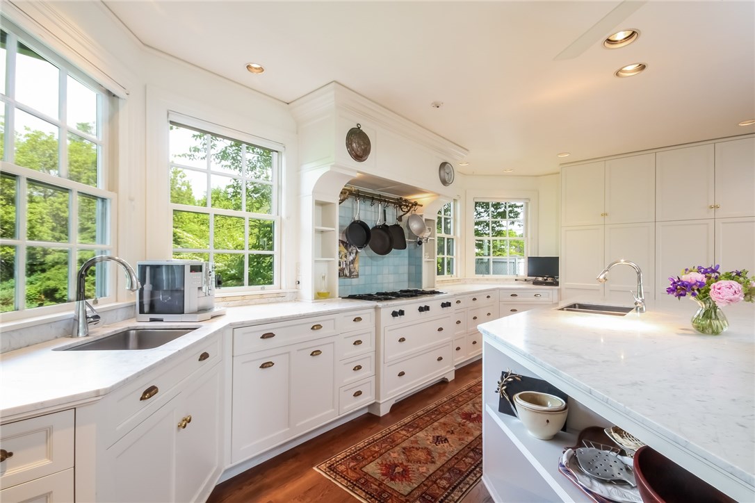 165 Boston Neck Road Narragansett, RI 02882 - Photo 8 of 40 Kitchen