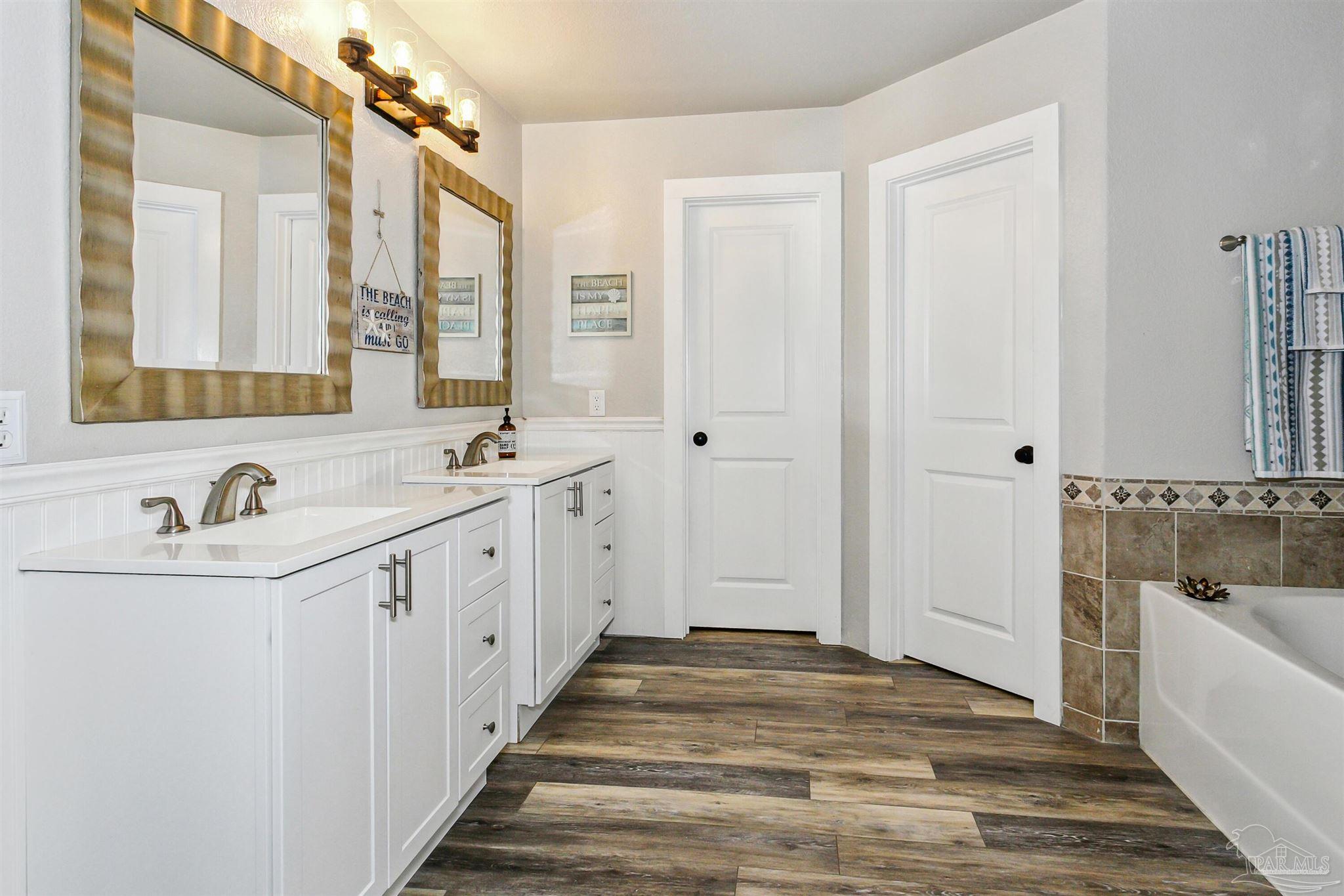 7260 Morrell Road Milton, FL 32583 - Photo 16 of 33 a bathroom with a sink and a bathtub
