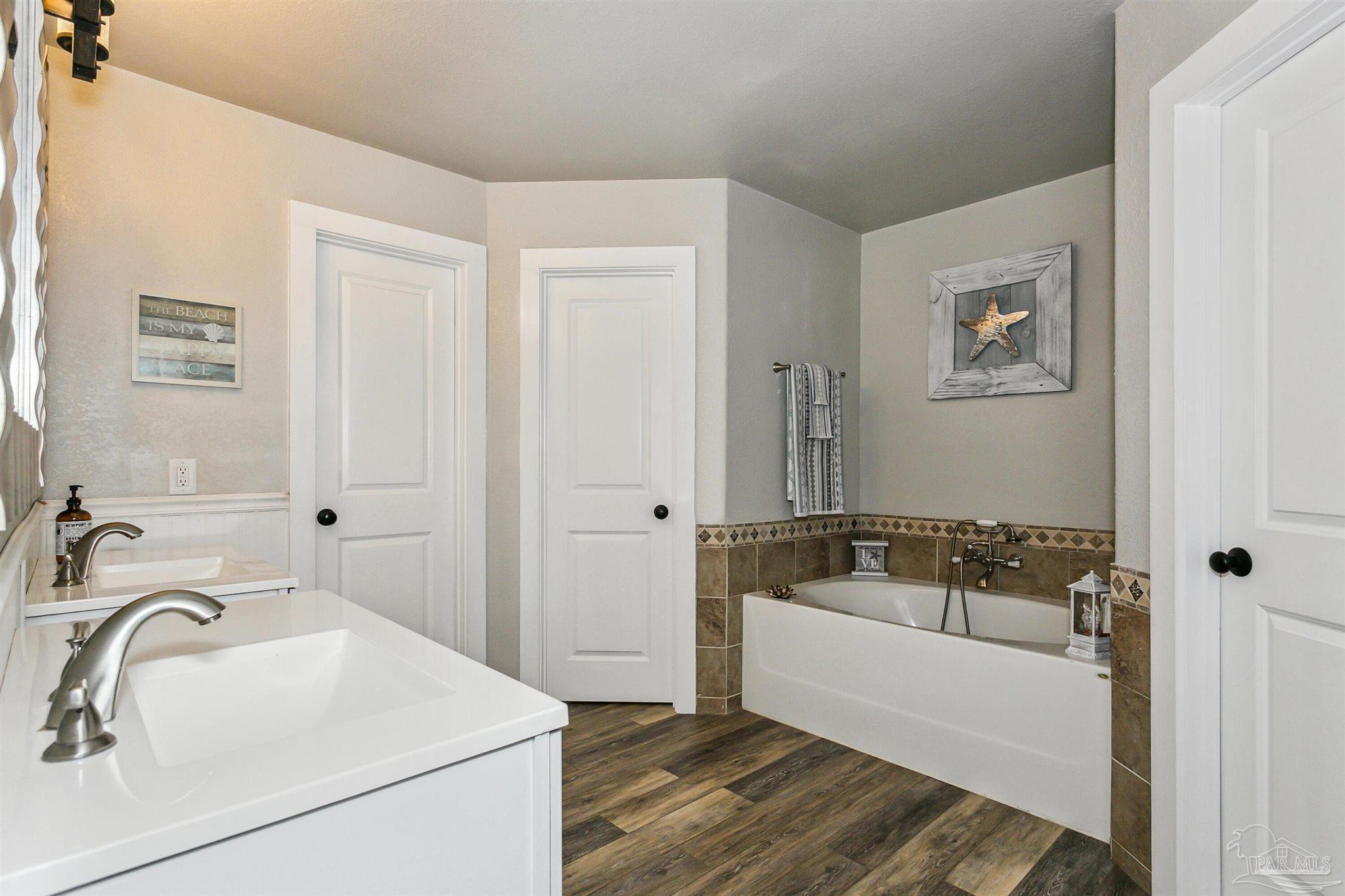 7260 Morrell Road Milton, FL 32583 - Photo 17 of 33 a bathroom with a sink and a bathtub