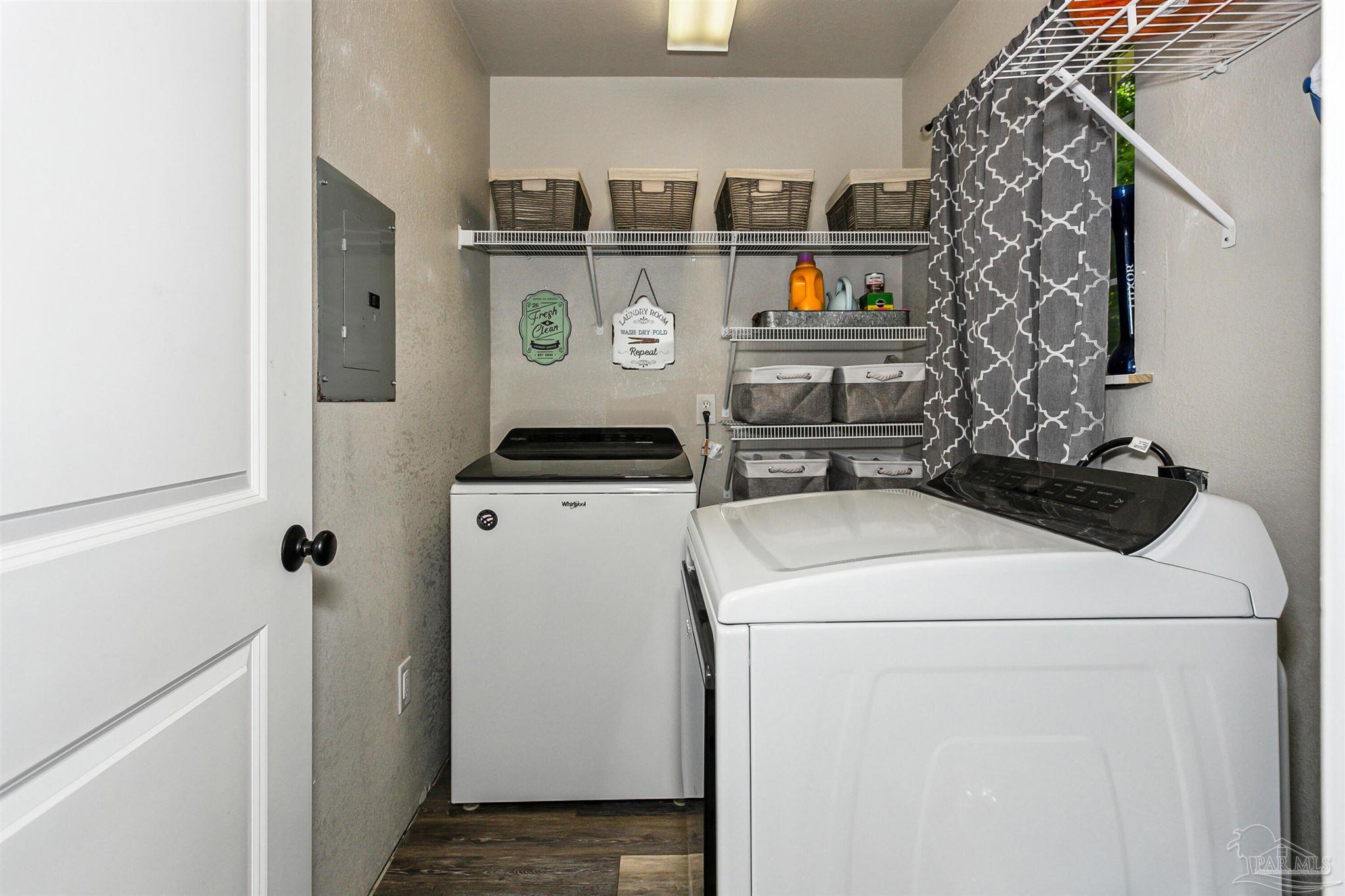 7260 Morrell Road Milton, FL 32583 - Photo 24 of 33 a utility room with dryer and washer
