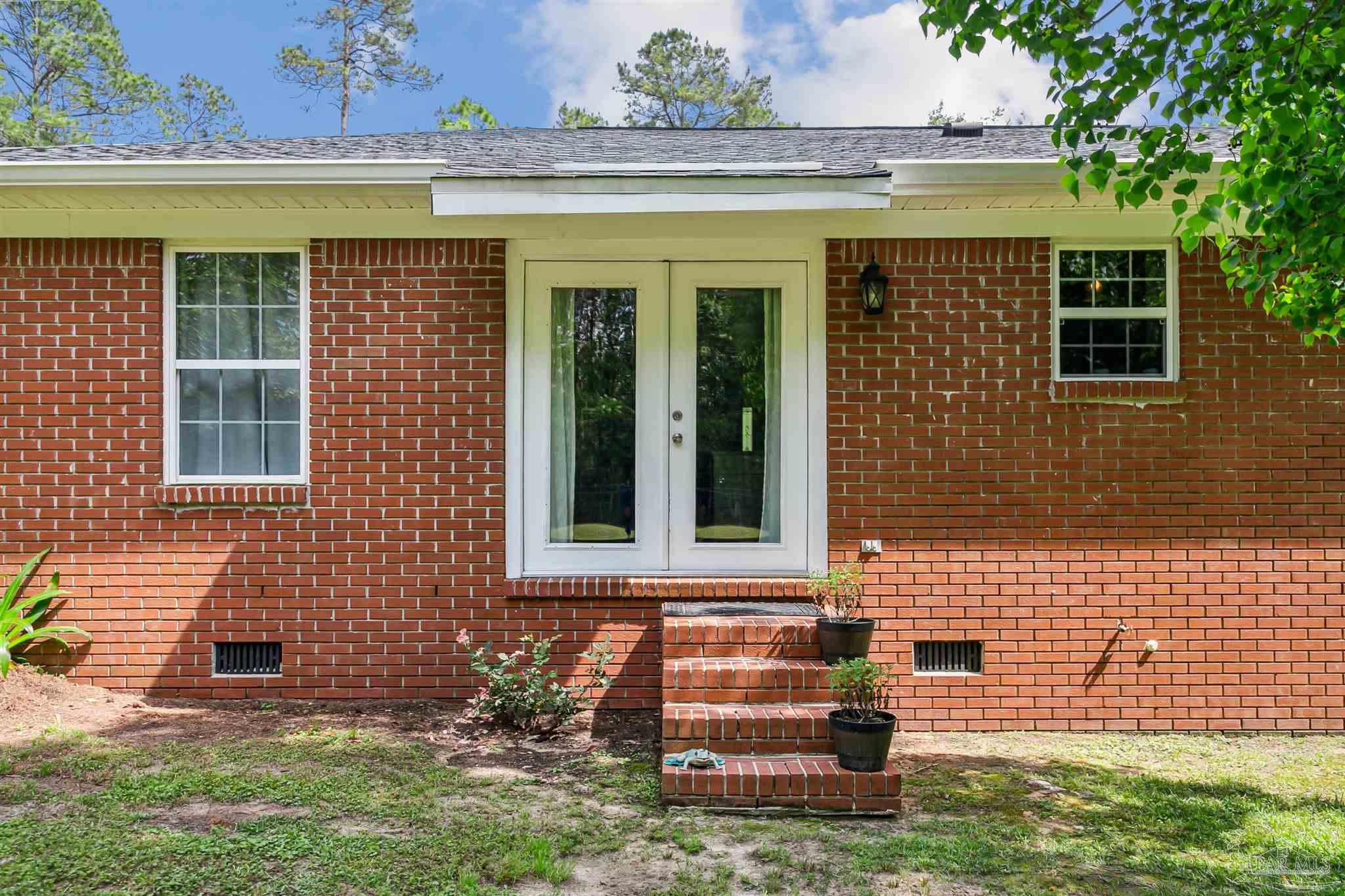 7260 Morrell Road Milton, FL 32583 - Photo 25 of 33 front view of a house with a yard