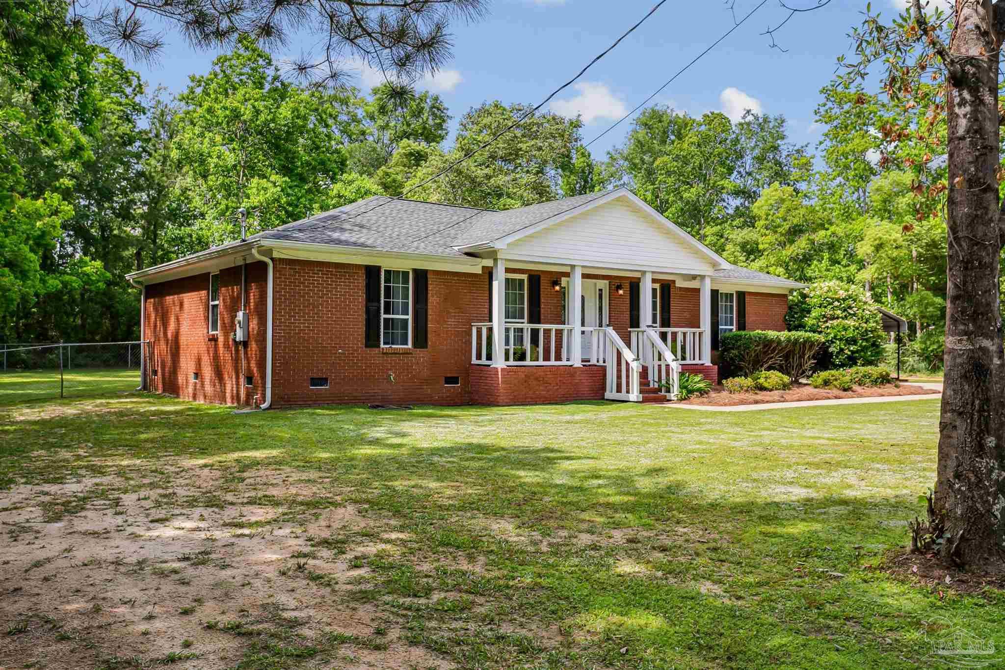 7260 Morrell Road Milton, FL 32583 - Photo 31 of 33 a view of a house with backyard and garden