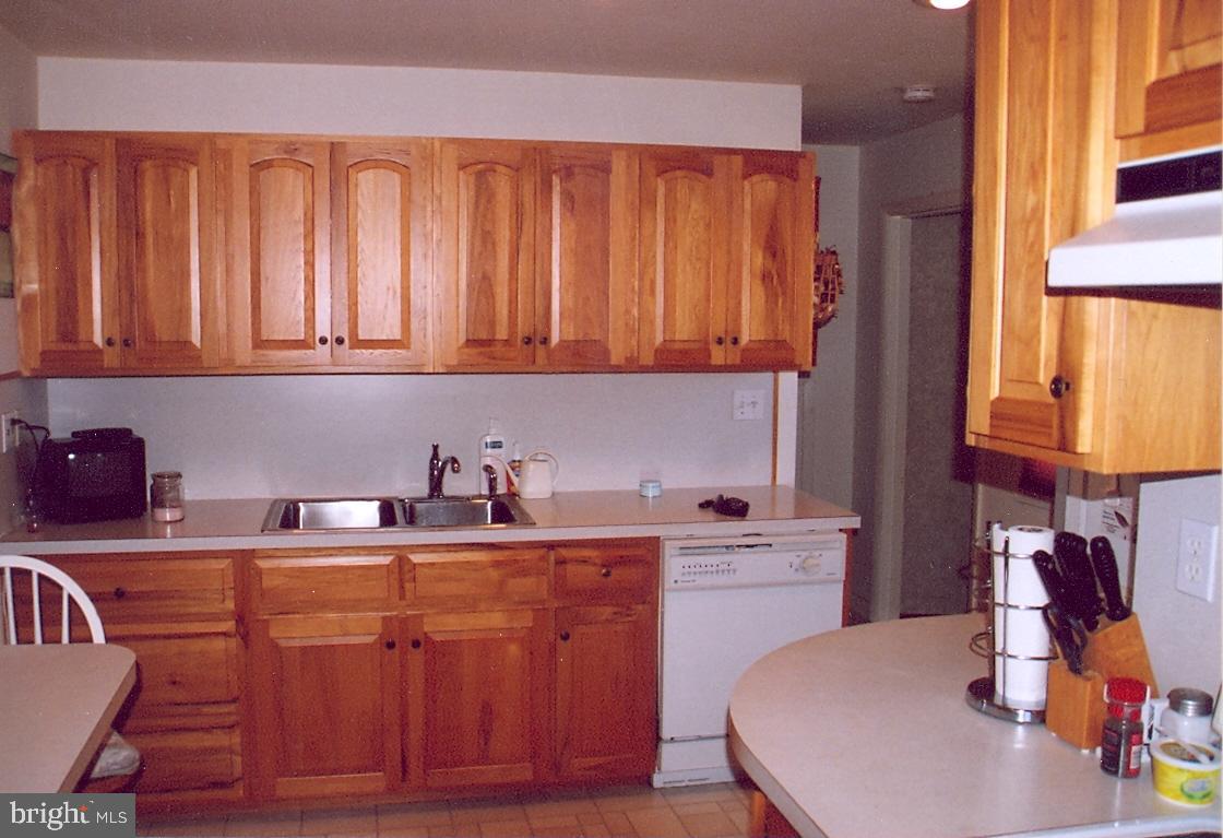 1220 Graystone Road Manheim, PA 17545 - Photo 4 of 11