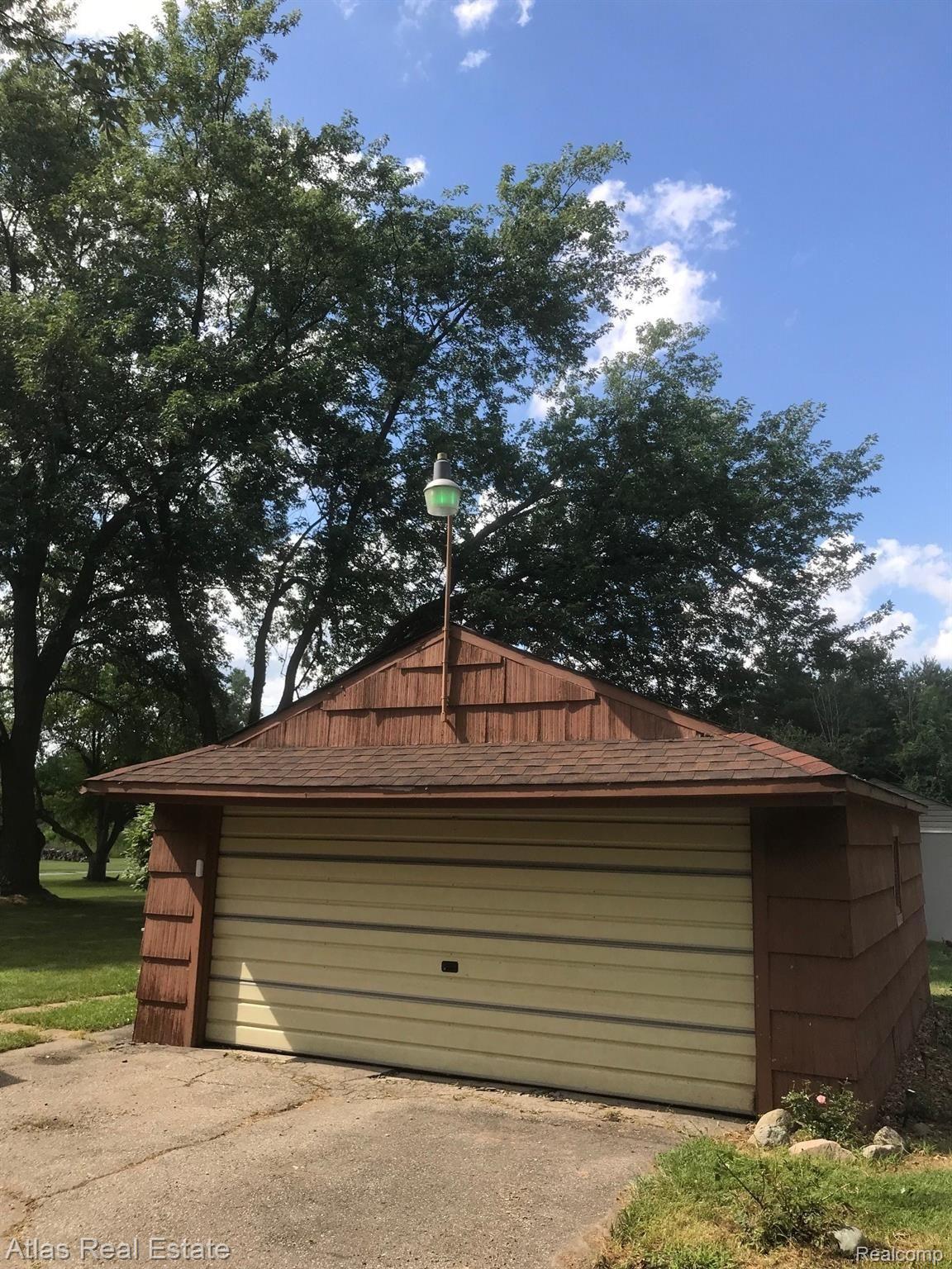 6121 East Potter Road Davison, MI 48423 - Photo 5 of 29 garage1.jpg