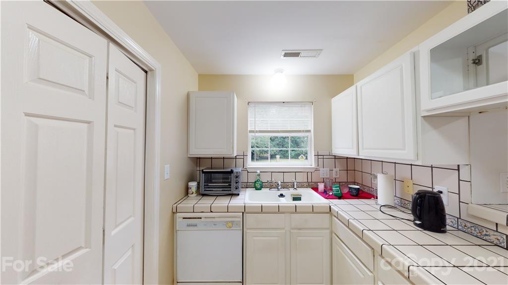 6001 Gate Post Road Charlotte, NC 28211 - Photo 14 of 48 Gallery Image 14