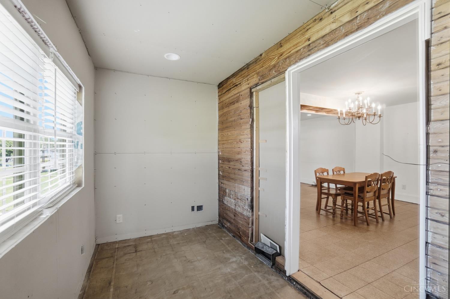 4628 Summerside Road Cincinnati, OH 45244 - Photo 14 of 91