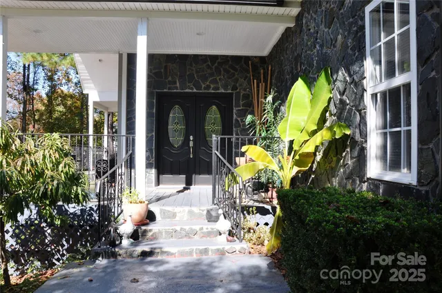 a house view with a outdoor space