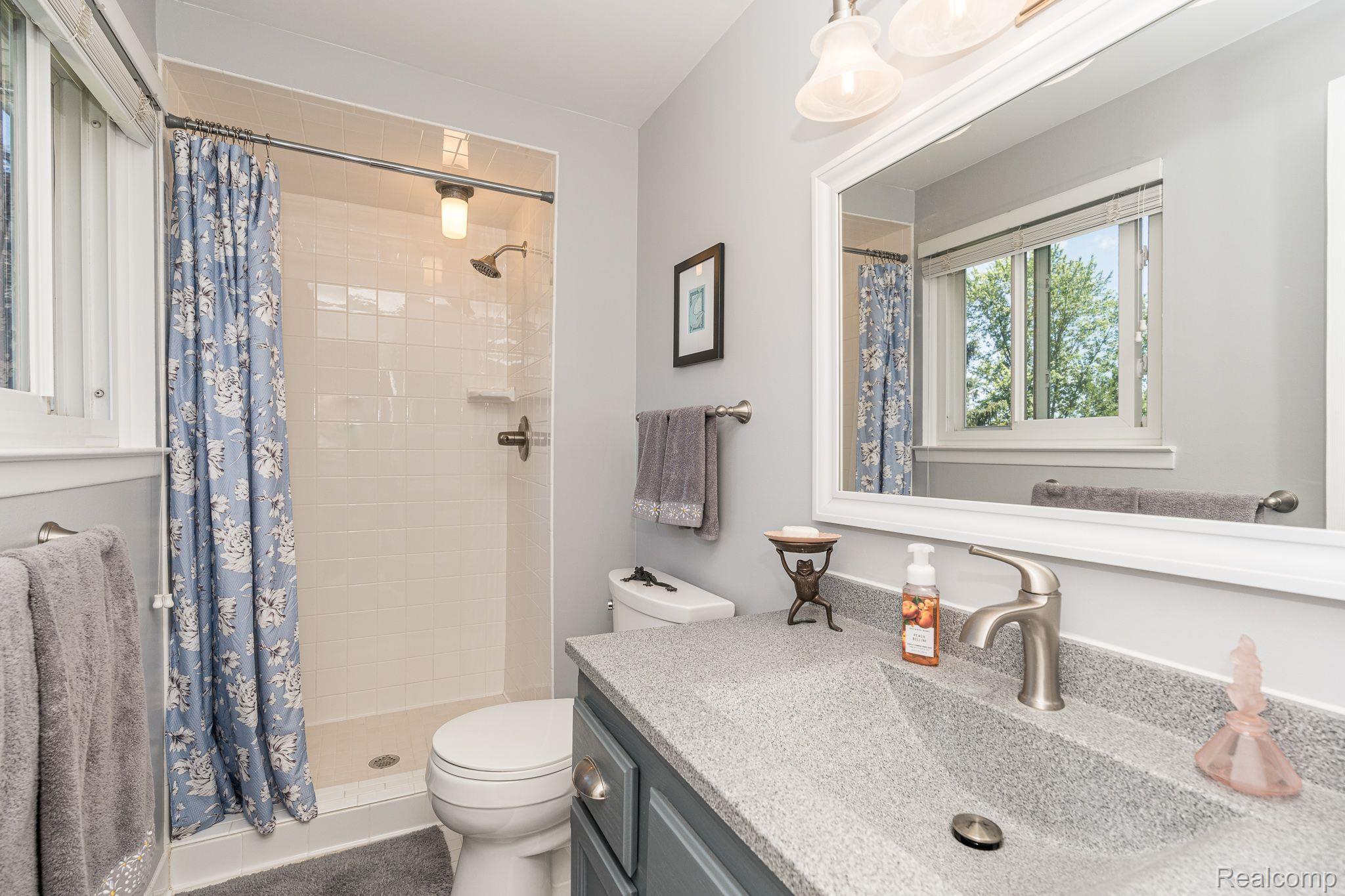 1720 Morningside Lane Rochester, MI 48307 - Photo 24 of 30 Updated Master Bathroom