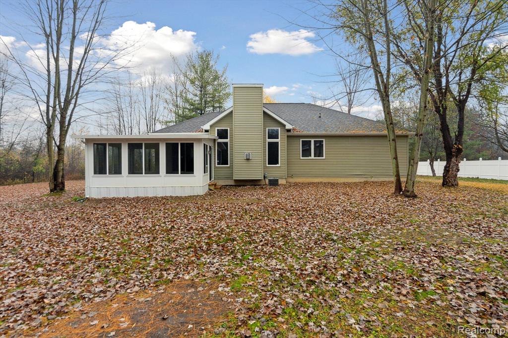 5483 Oleksyn Road Flint, MI 48504 - Photo 4 of 37
