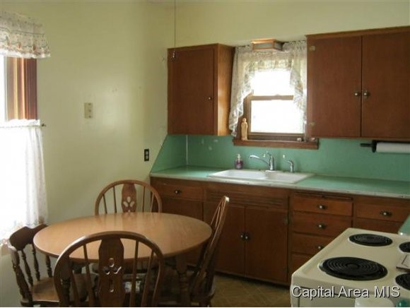 2348 South 8th Street Springfield, IL 62703 - Photo 4 of 7
