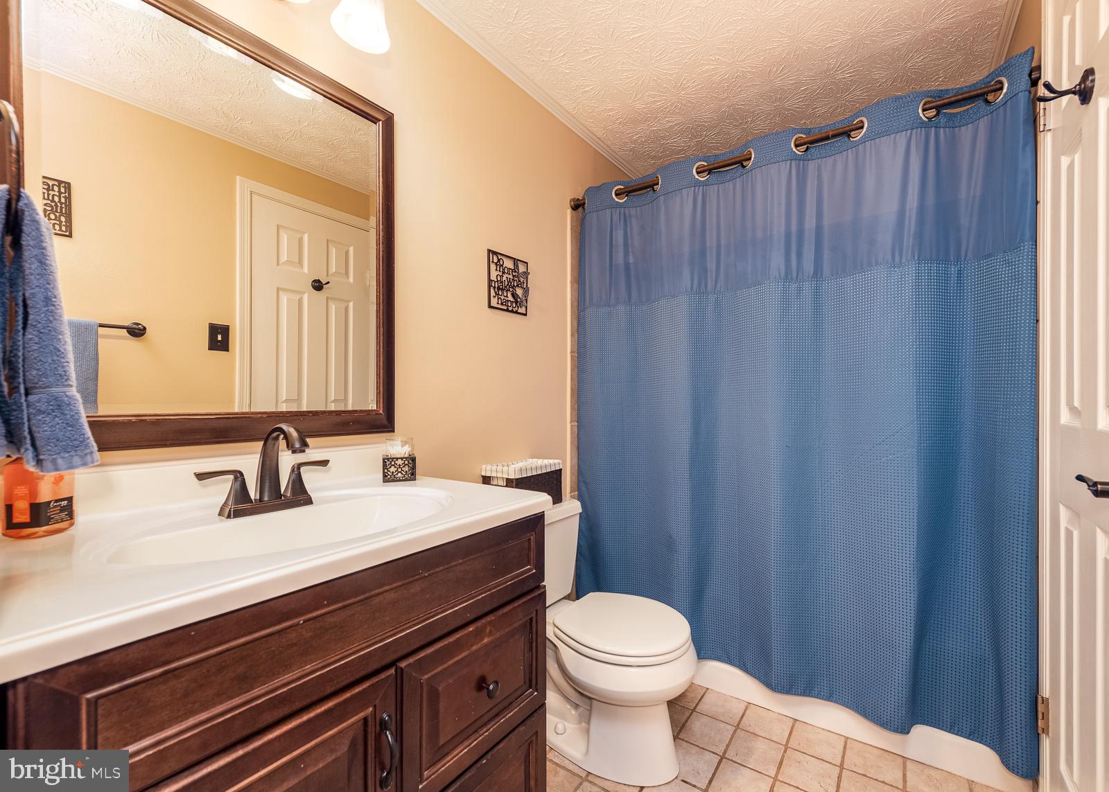 9 Rader Court Baltimore, MD 21234 - Photo 15 of 24 Upstairs full bath
