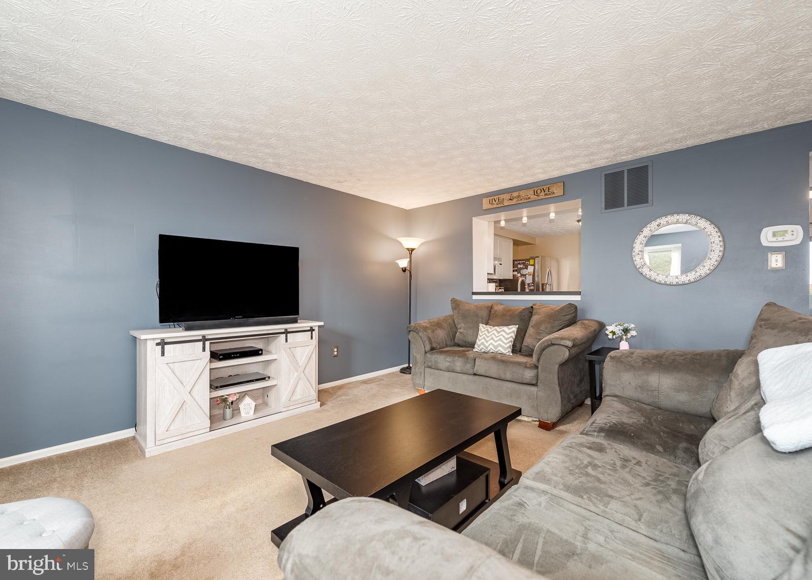 9 Rader Court Baltimore, MD 21234 - Photo 4 of 24 Living Room
