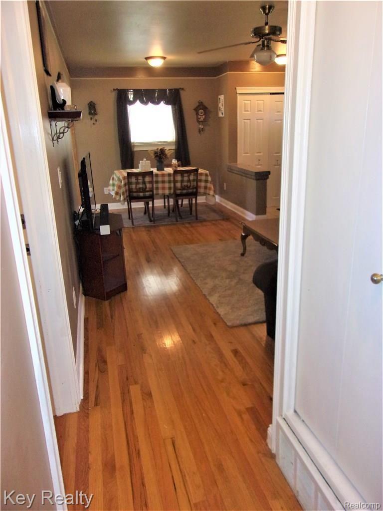9632 Pardee Road Taylor, MI 48180 - Photo 11 of 27 240_2070 (2).JPG