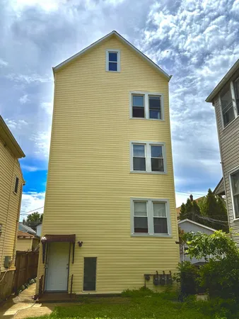 $1,300 | 937 West 33rd Place, Unit 3F, Chicago, IL 60608