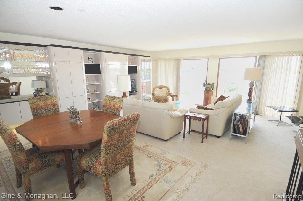 4 Dining  rm 1715 RIVER #48.jpg