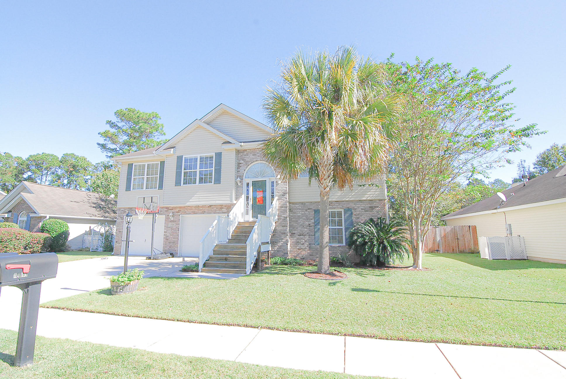 1318 Lantern Road Summerville, SC 29486 - Photo 1 of 26 DSC_0541