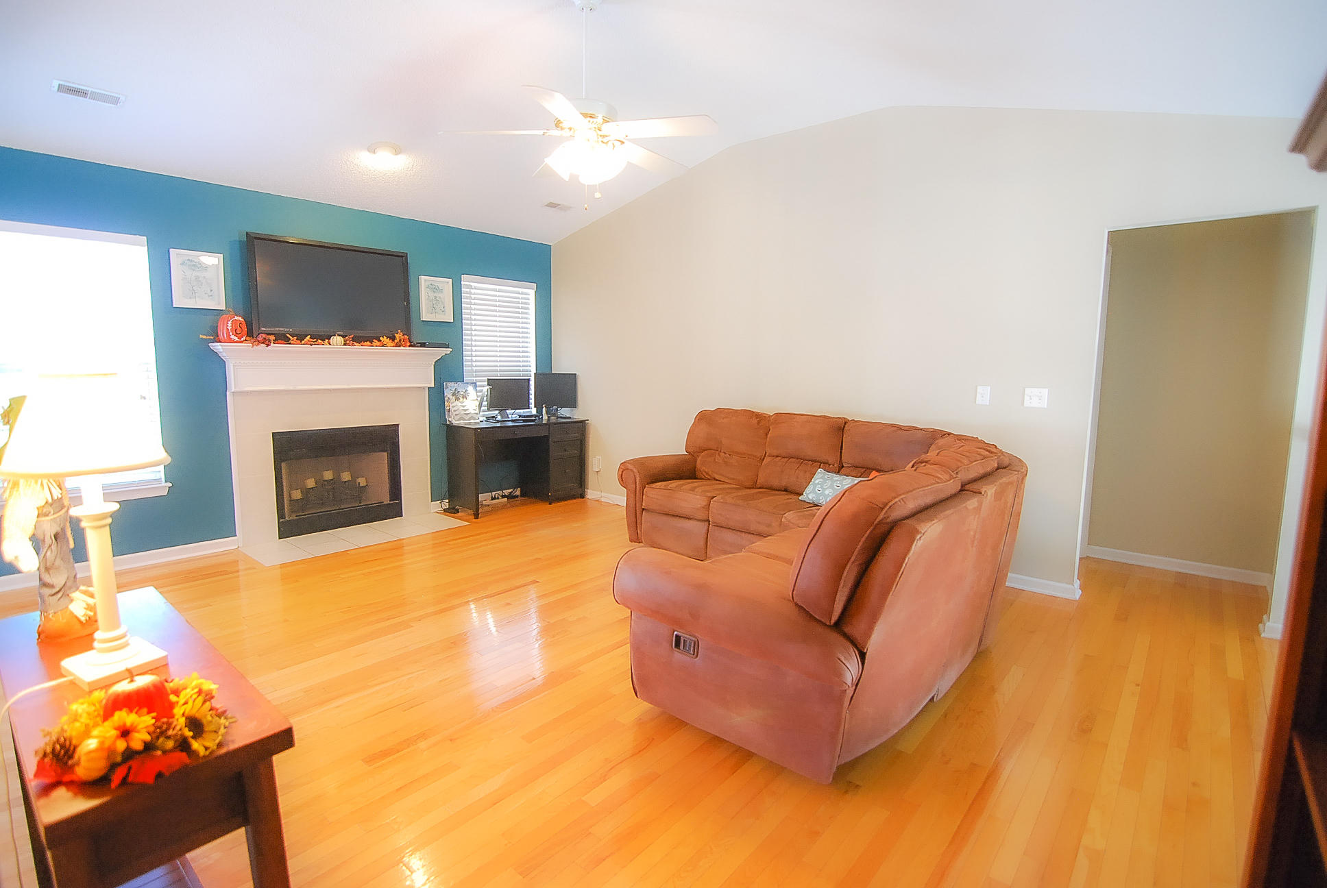 1318 Lantern Road Summerville, SC 29486 - Photo 3 of 26 DSC_0481