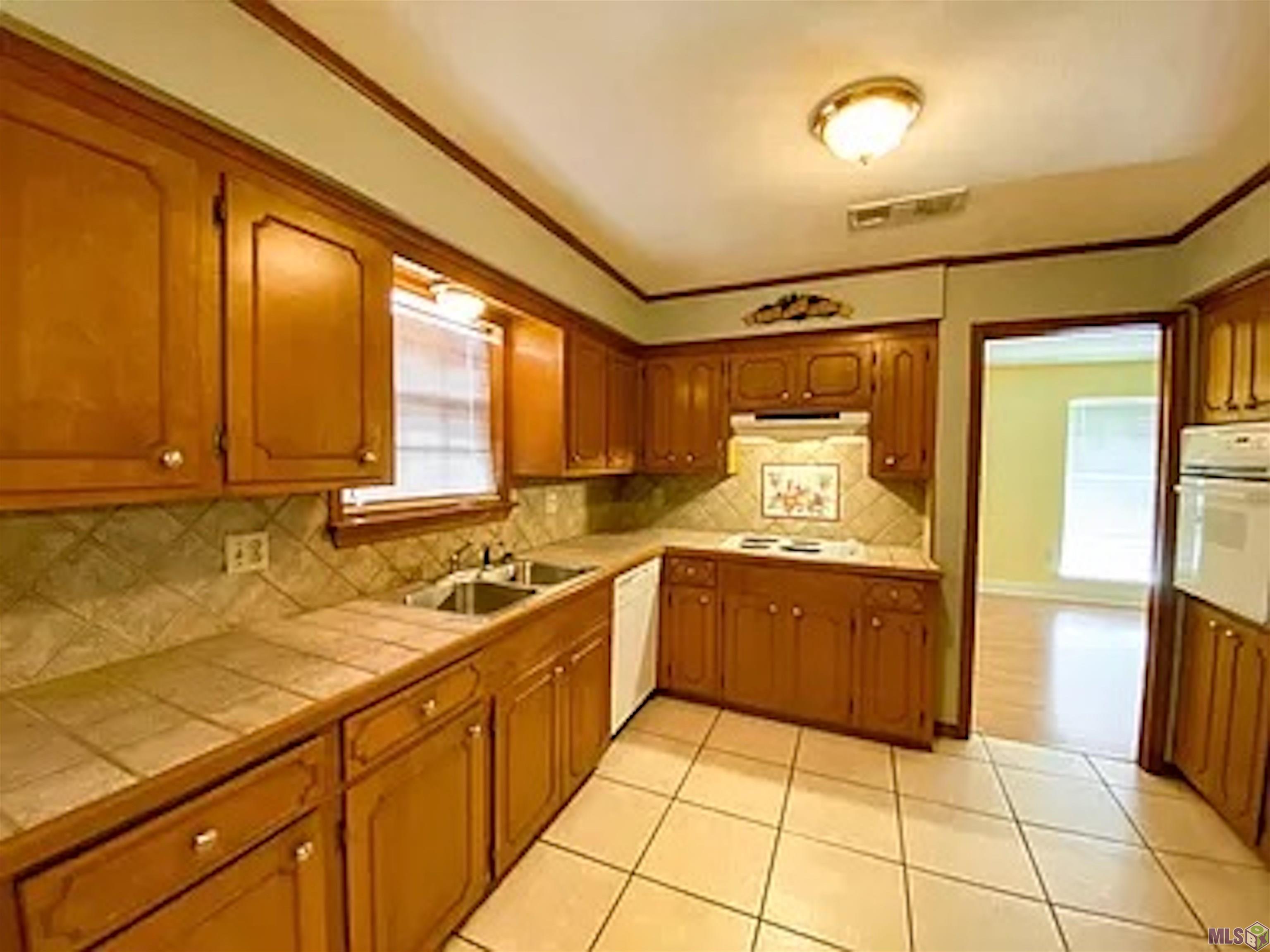 4037 Ridgemont Drive Baton Rouge, LA 70814 - Photo 4 of 12 Gallery Image 4